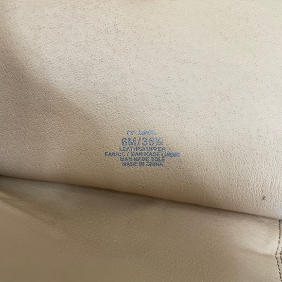 New Loval over-the-knee boot from CC
Corso Como - Picture 11 of 11